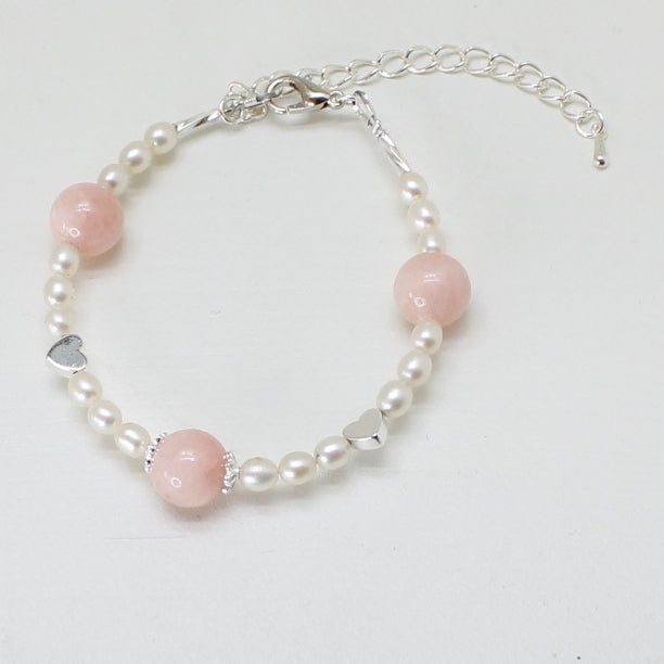 Ferskvannsperle armbånd med rosa detaljer