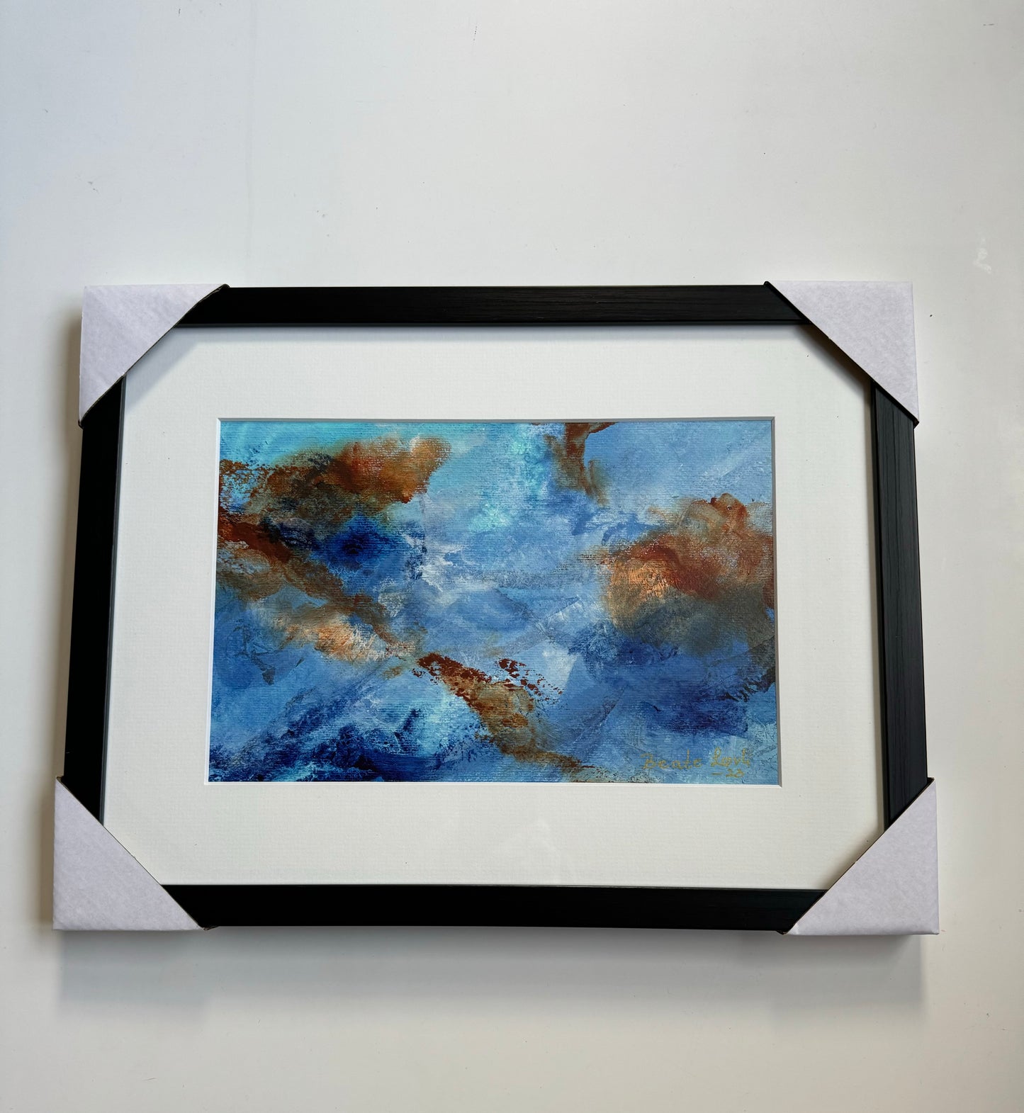 "Univers" innrammet med passepartout